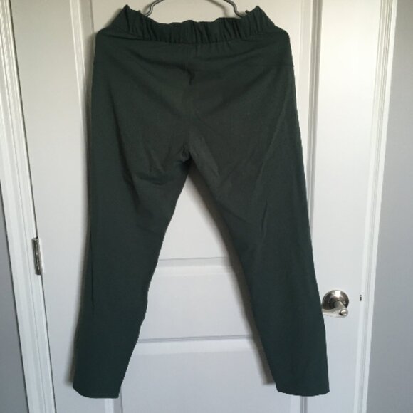 Lululemon On The Fly 7/8 Pant - Dark Forest Size 4 - Picture 2 of 3